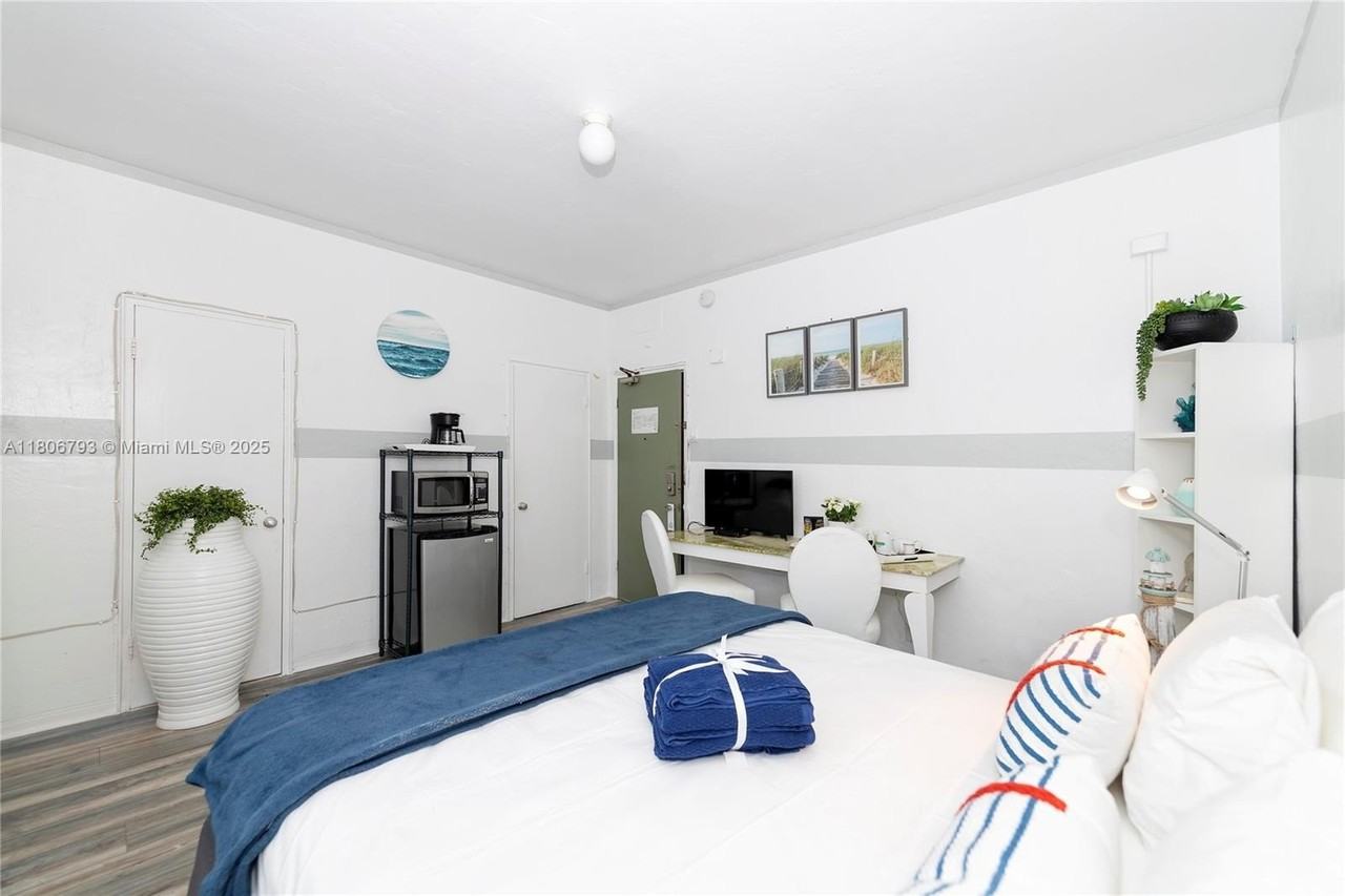 6760 Collins Ave #17 - Photo 5 of 6