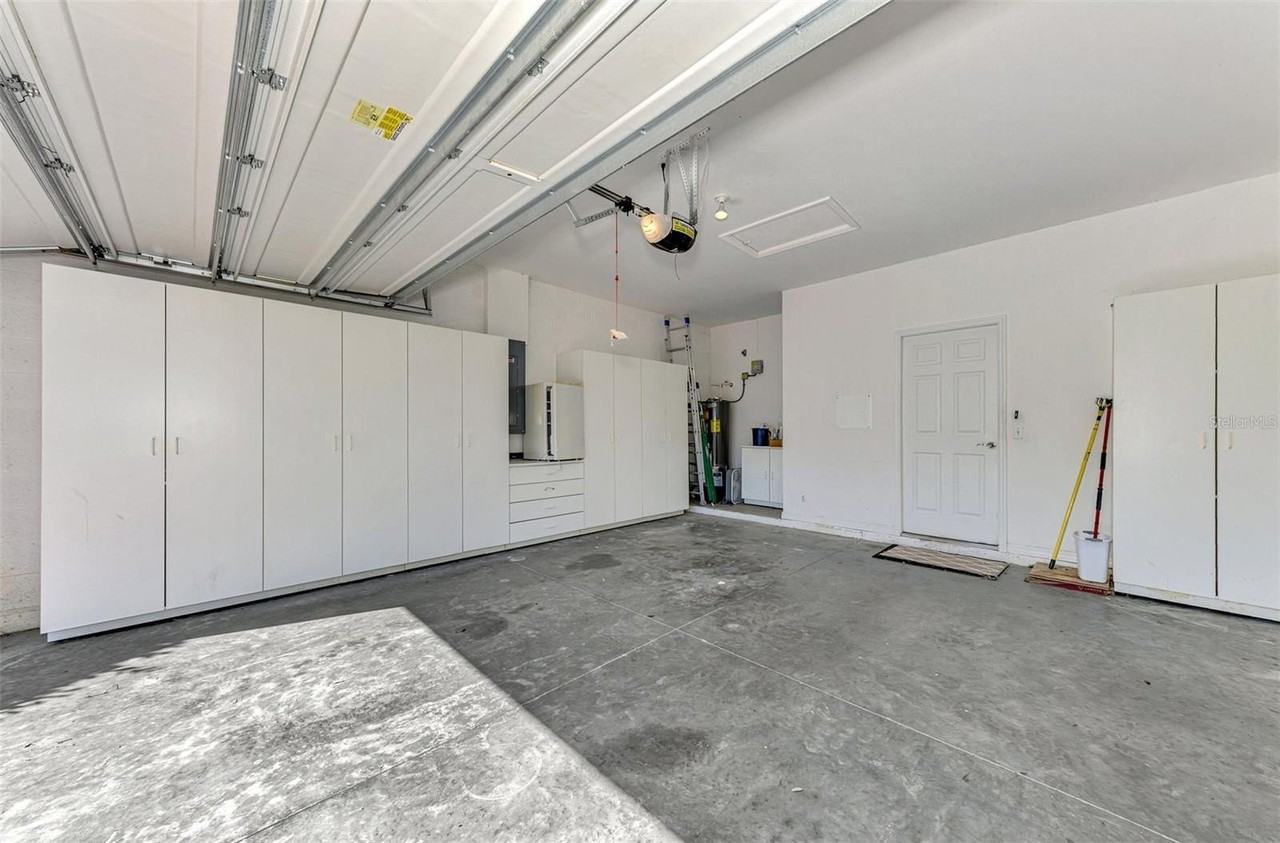 9022 Coachman Dr - Photo 5 of 47