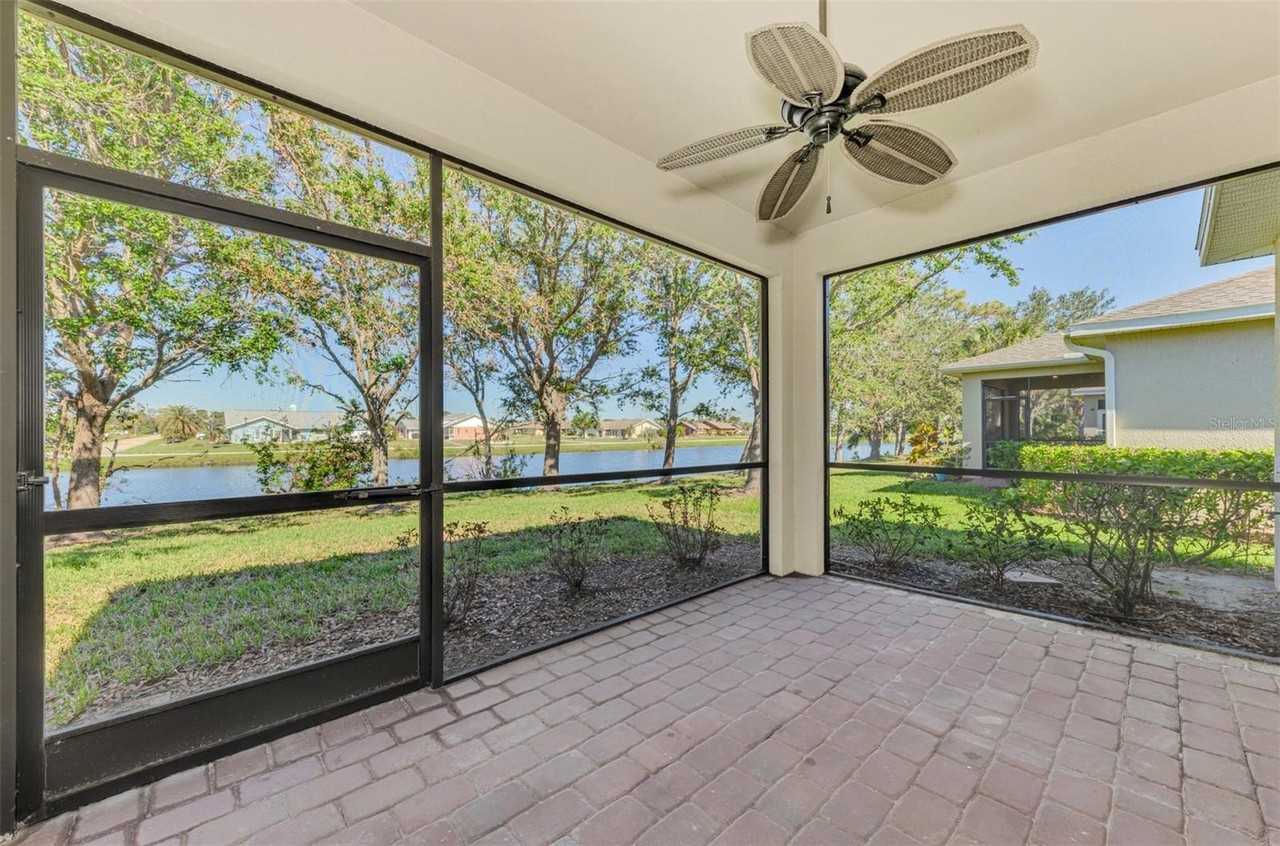 9022 Coachman Dr - Photo 6 of 47