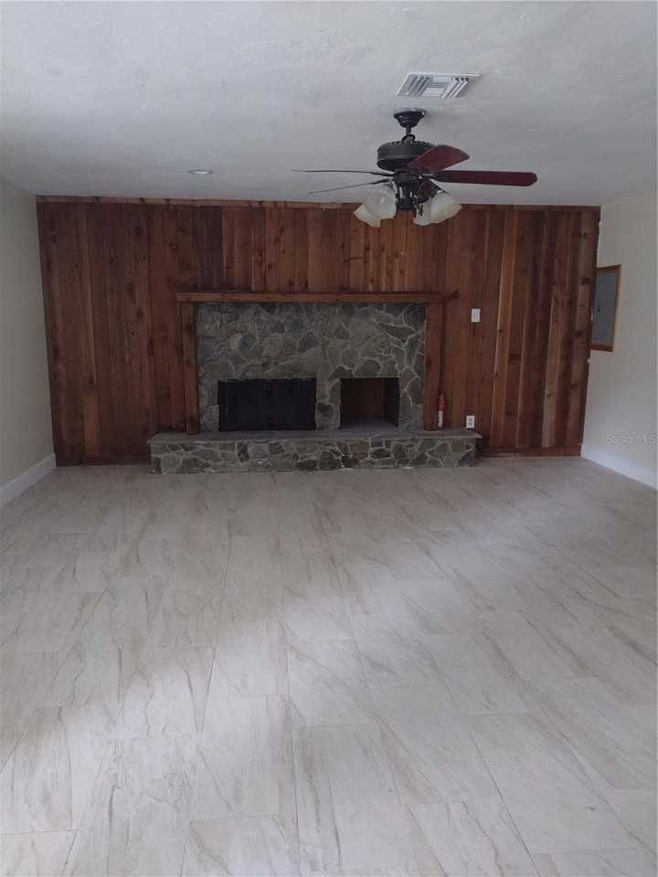 4400 Northeast 139th Lane - Photo 4 of 25