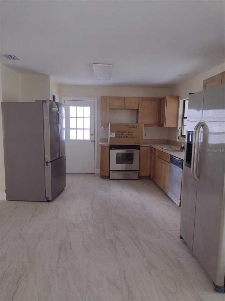 4400 Northeast 139th Lane - Photo 7 of 25