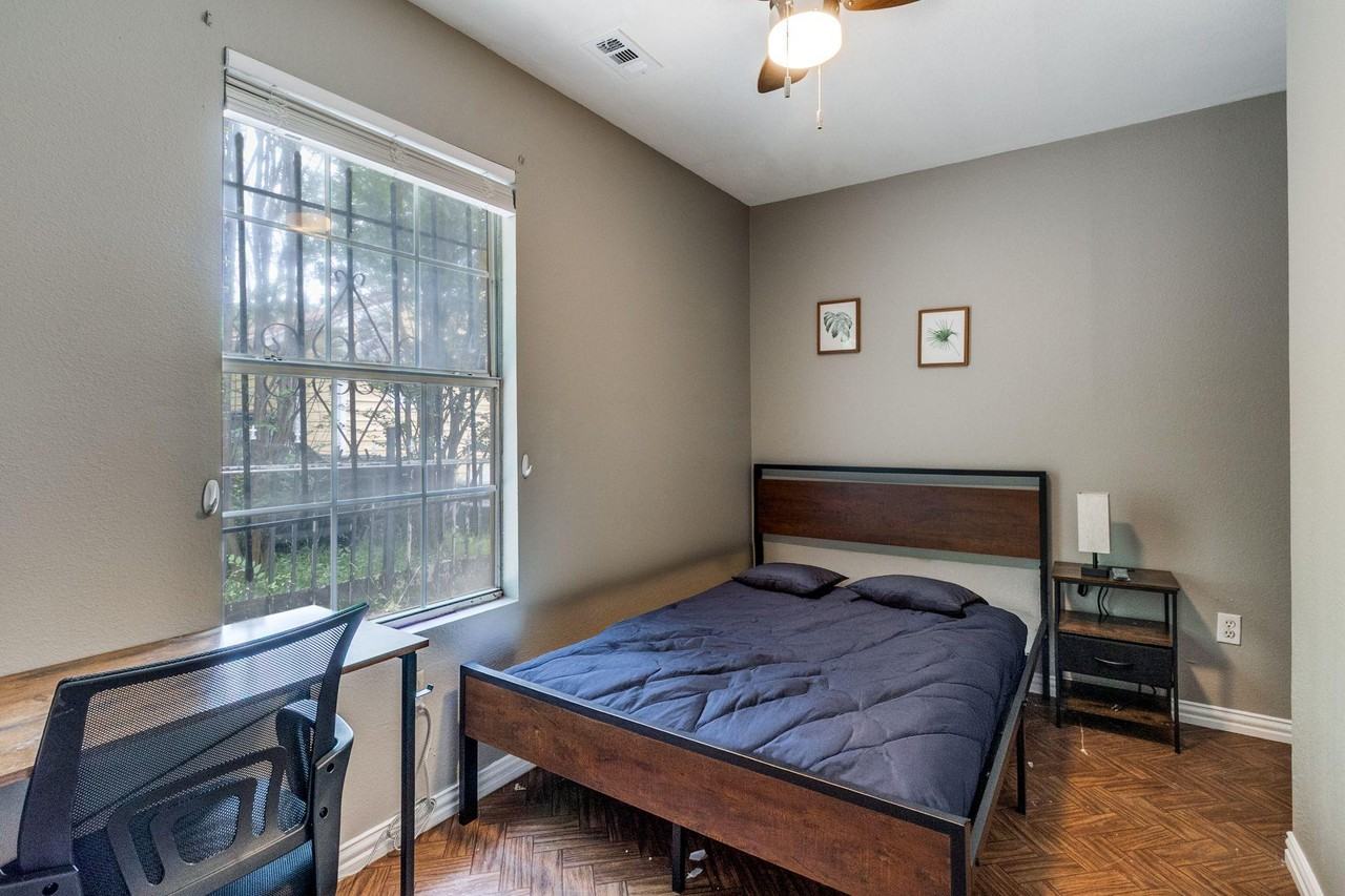 Adelaide Dr - Photo 6 of 7