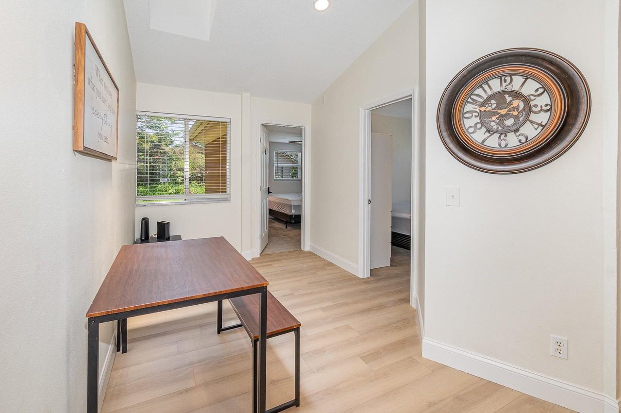 Scarsdale Manor Ln - Photo 2 of 4