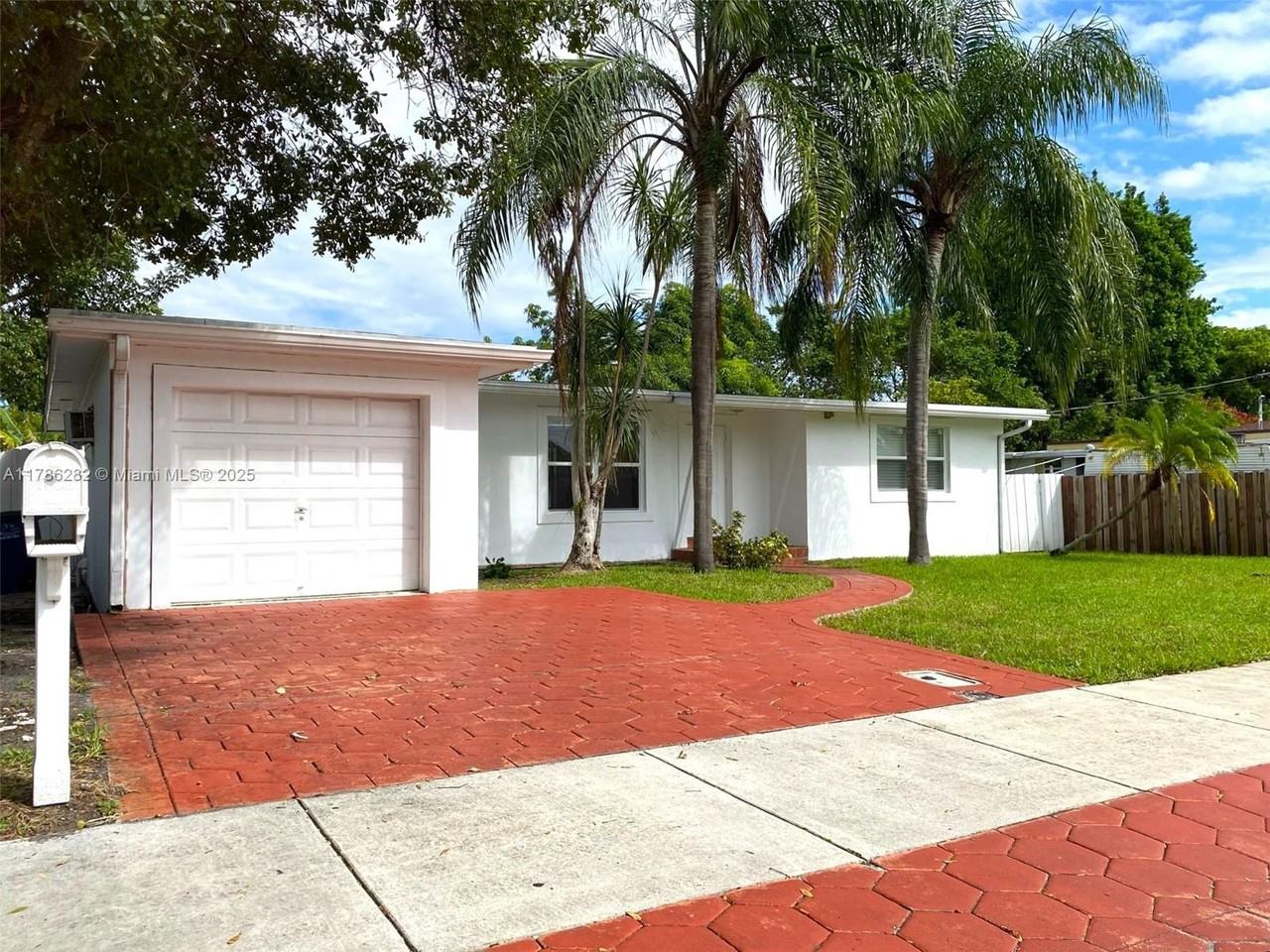 622 Sw 6th St - Photo 2 of 8
