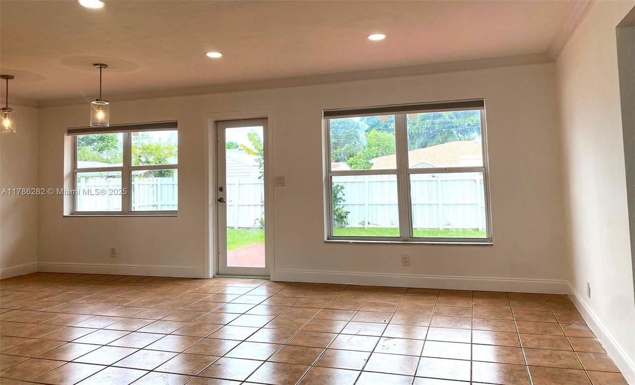 622 Sw 6th St - Photo 3 of 8