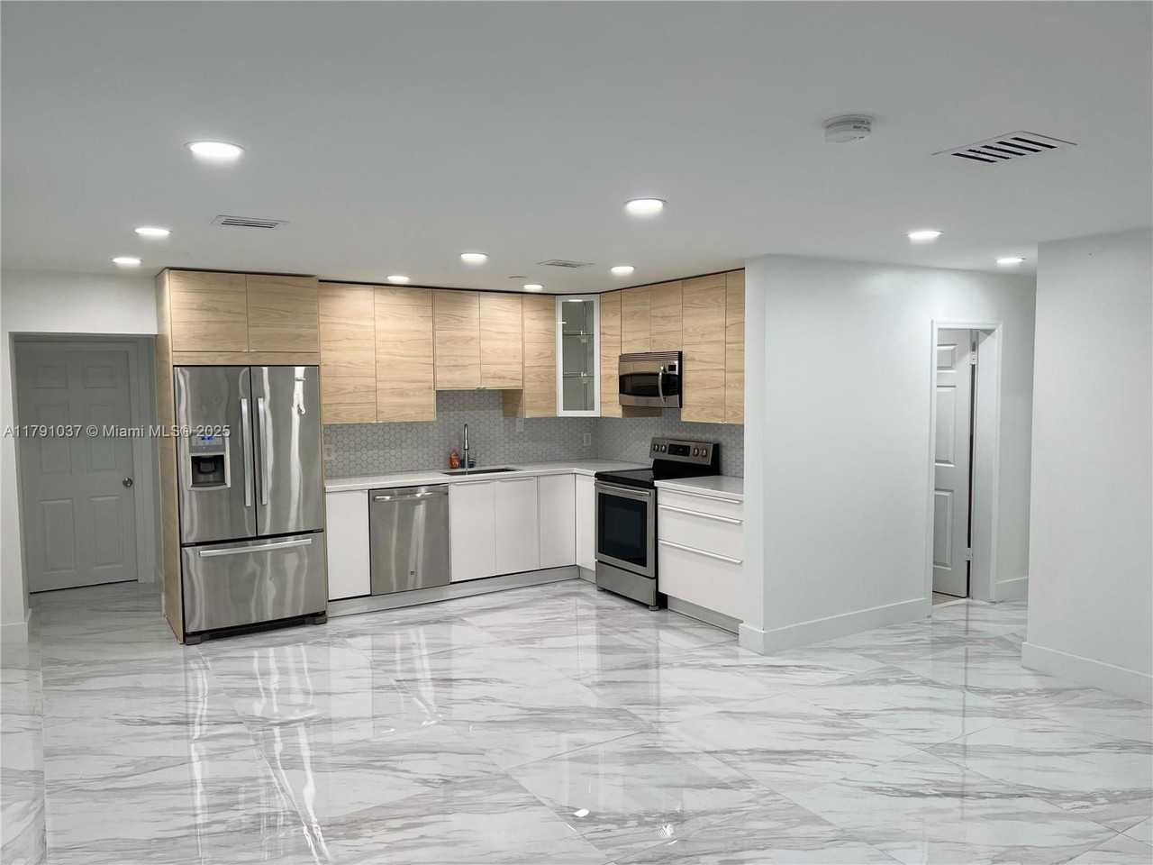 4337 Sw 49th St - Photo 2 of 8