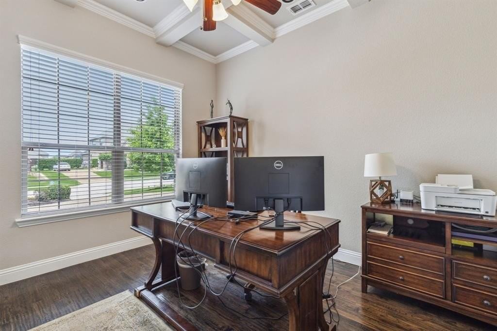 1100 Circle J Trl - Photo 3 of 33