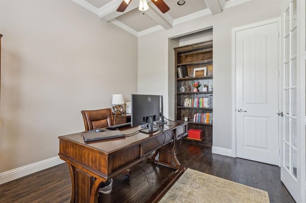 1100 Circle J Trl - Photo 4 of 33