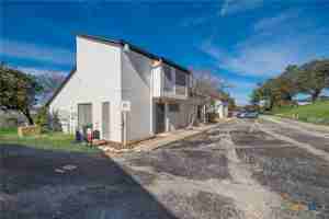 featured image of 1101 Parkview Dr #B15