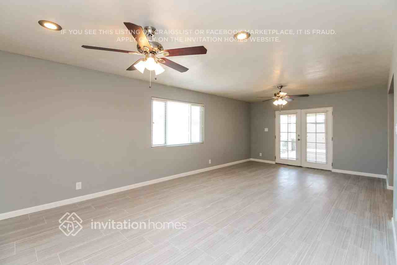 338 E Garfield St - Photo 3 of 19