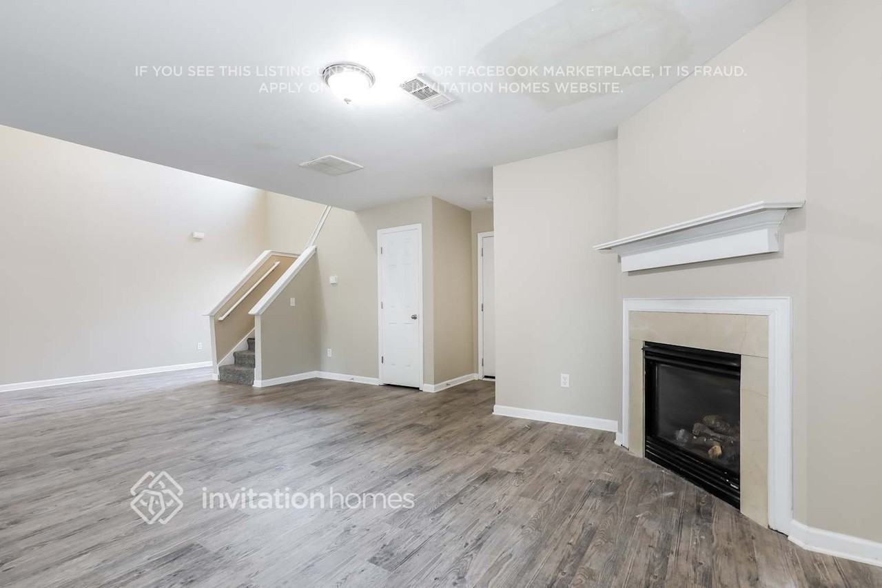 7187 Laurel Creek Dr - Photo 4 of 18
