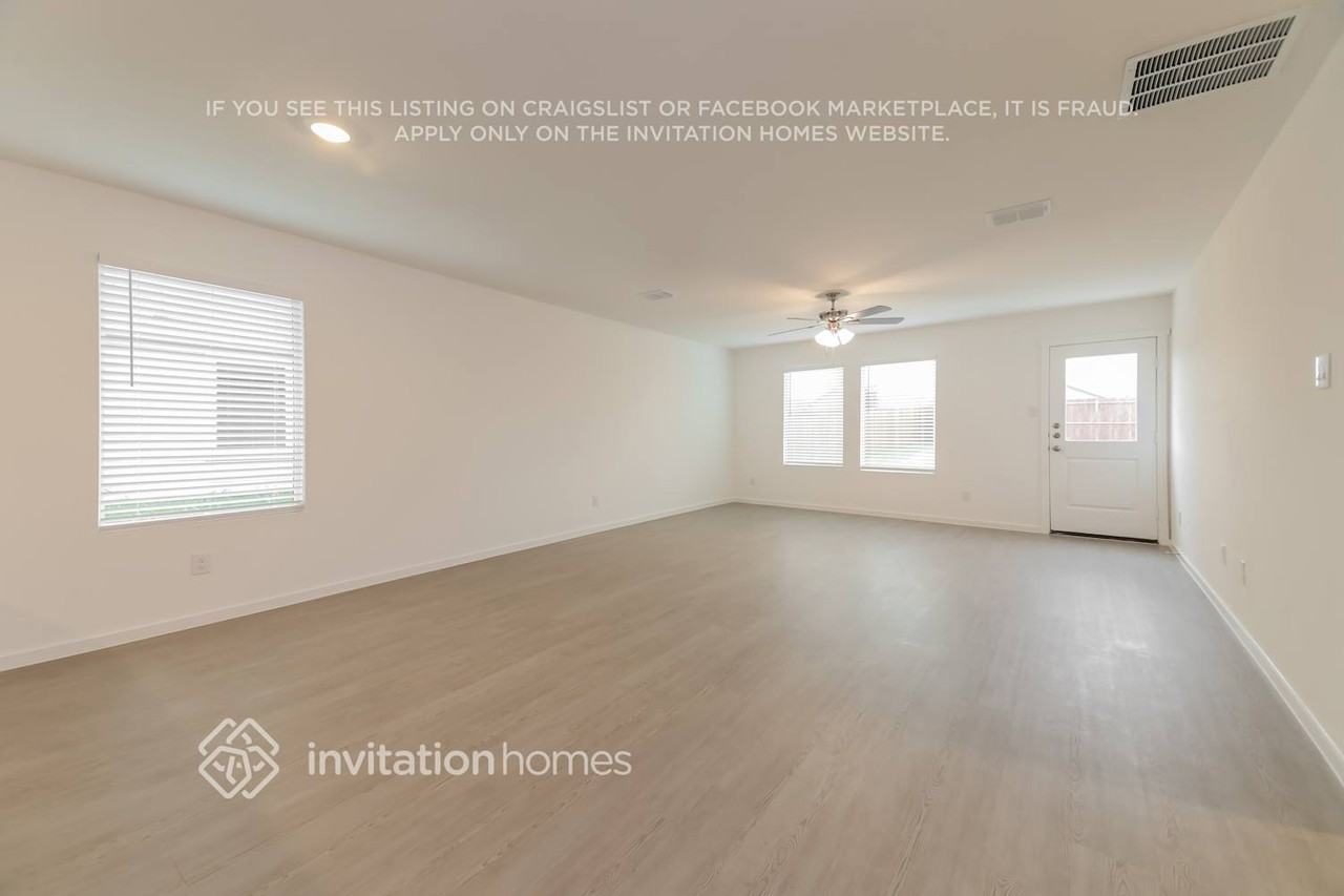 7912 Rutherford Ln - Photo 3 of 17