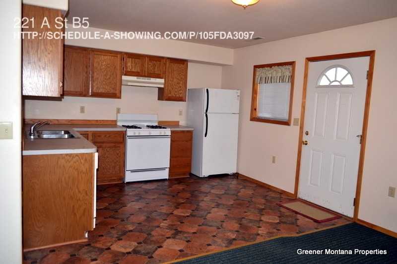 221 A St N - Photo 2 of 11