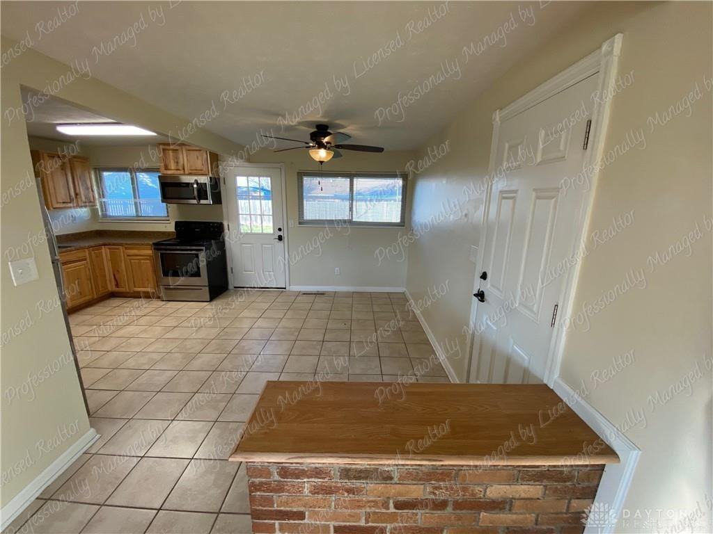 4839 Powell Rd - Photo 4 of 20