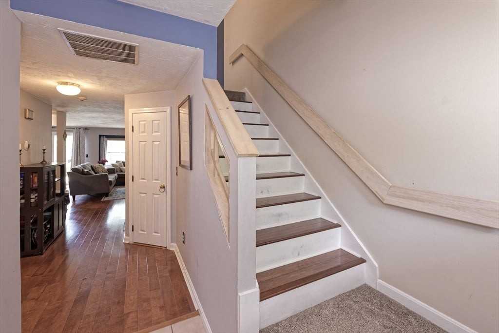 64 Crystal Brook Way - Photo 3 of 41