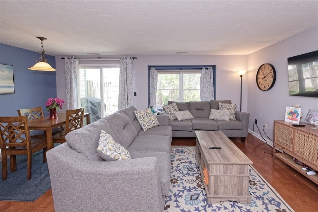 64 Crystal Brook Way - Photo 4 of 41