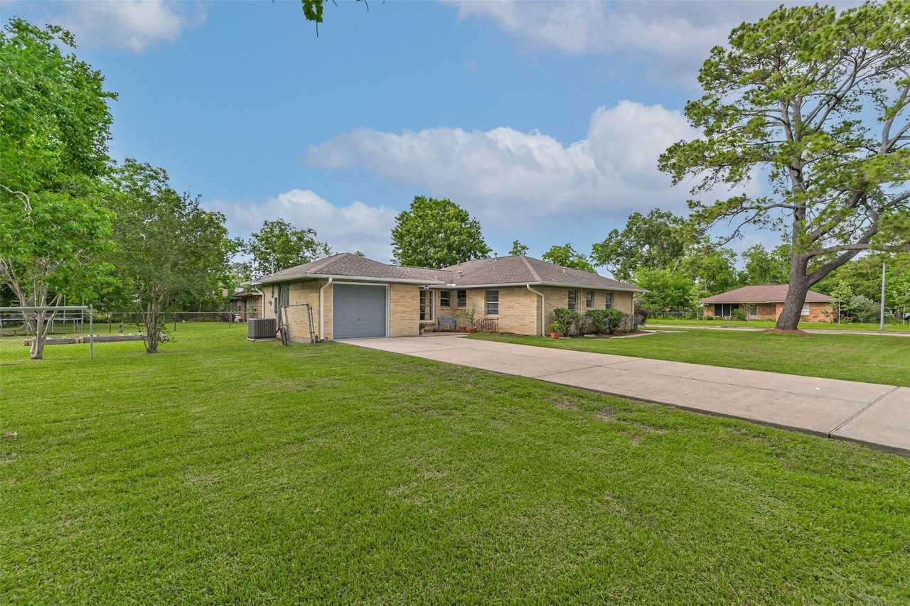 10414 Woodwind Dr - Photo 2 of 24