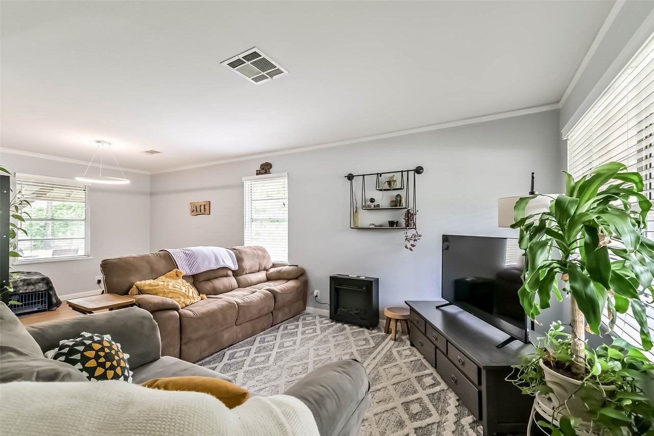 10414 Woodwind Dr - Photo 4 of 24