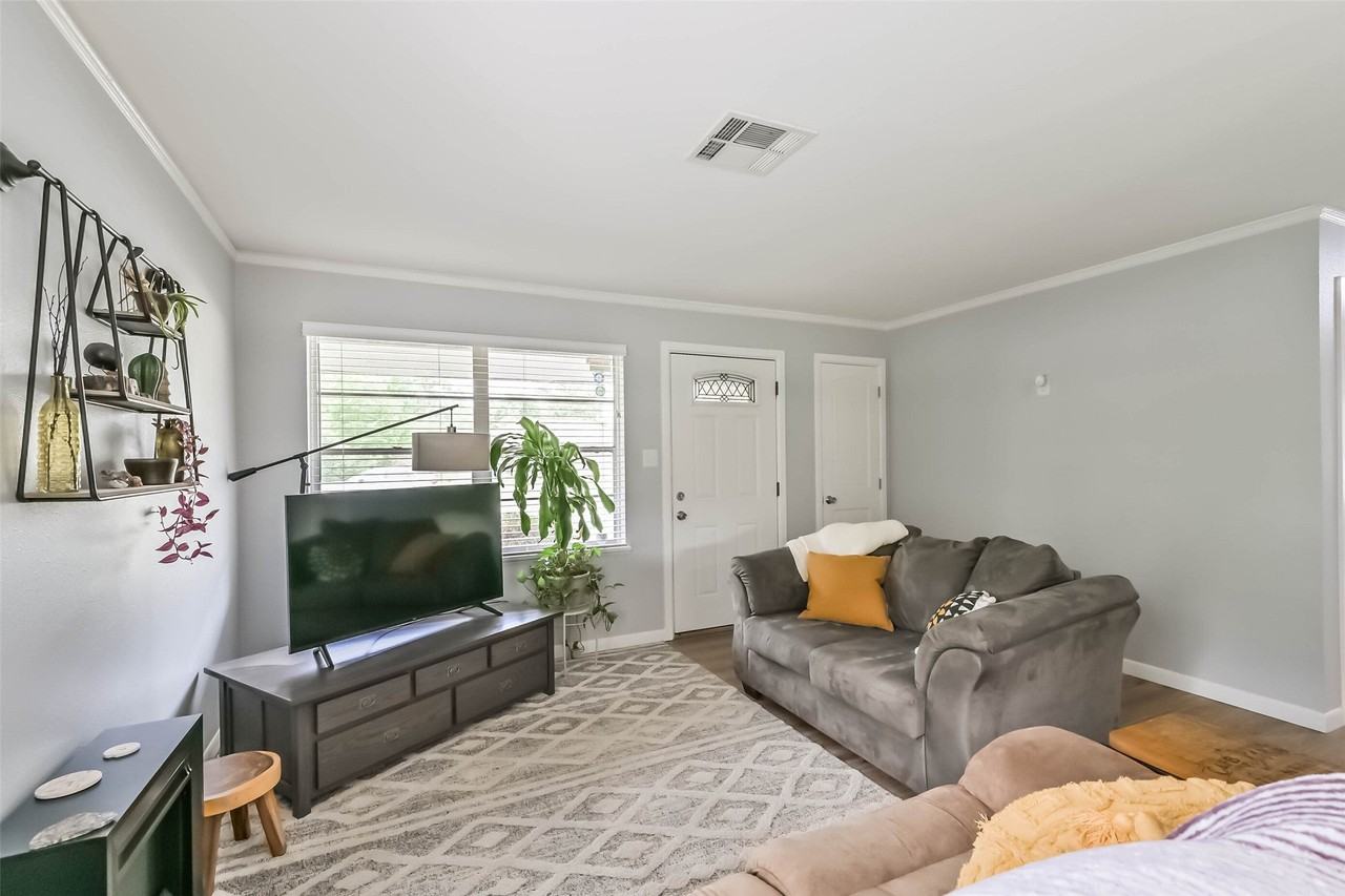 10414 Woodwind Dr - Photo 5 of 24