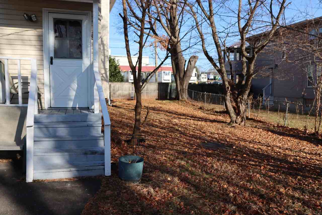 87 Pleasant St - Photo 5 of 22