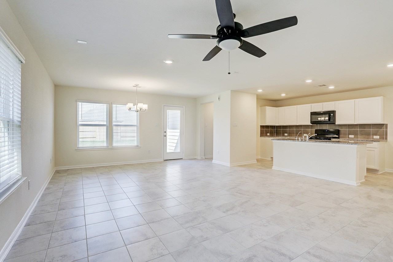 28410 Bobcat Bayou Dr - Photo 2 of 10