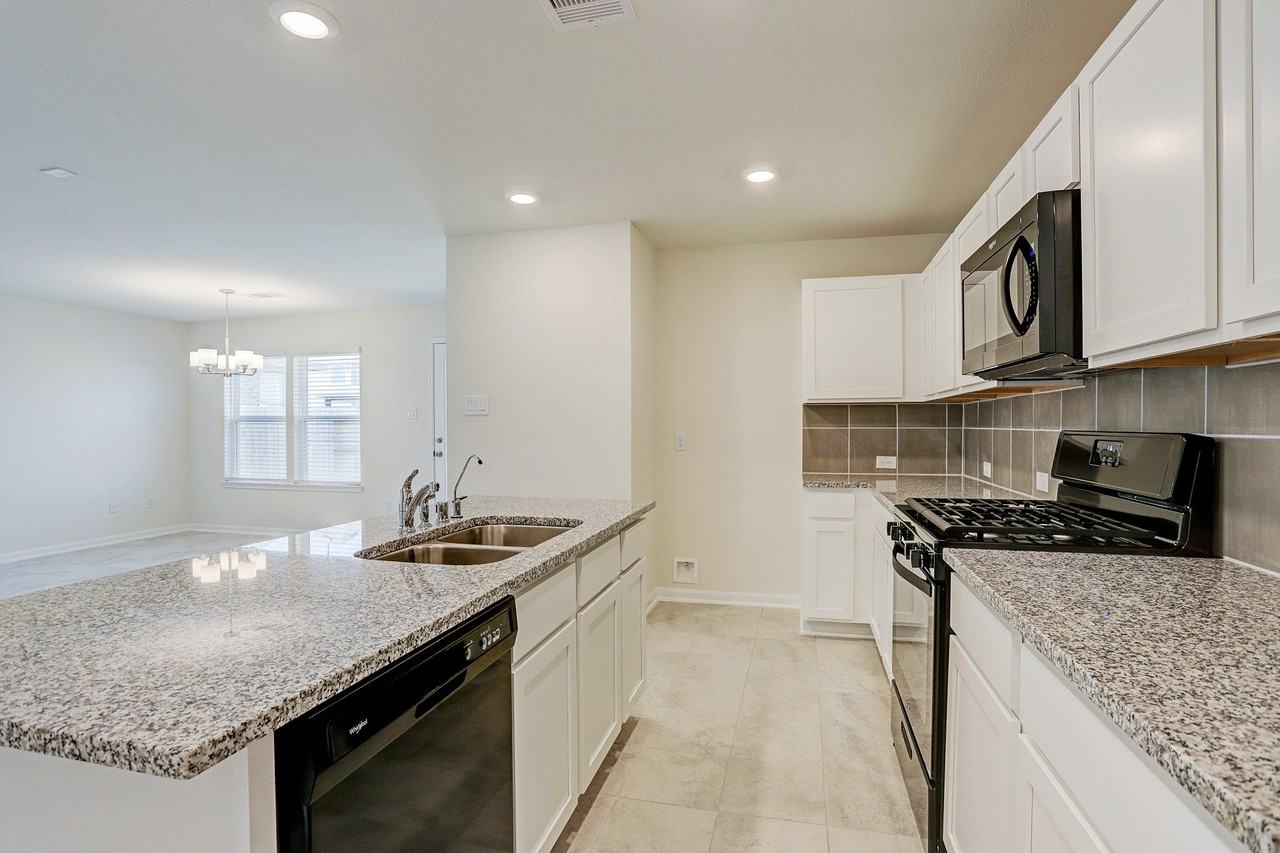 28410 Bobcat Bayou Dr - Photo 4 of 10