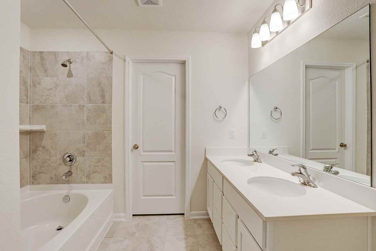 28410 Bobcat Bayou Dr - Photo 6 of 10