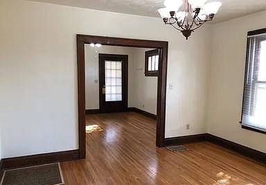 486 Vermont Pl - Photo 3 of 7