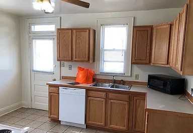 486 Vermont Pl - Photo 4 of 7