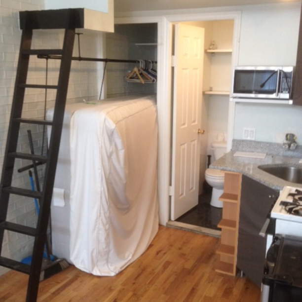 197 Nassau Avenue - Photo 2 of 5