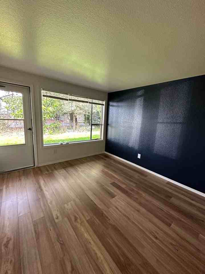 609 Shattuck Ave S #7 - Photo 2 of 10