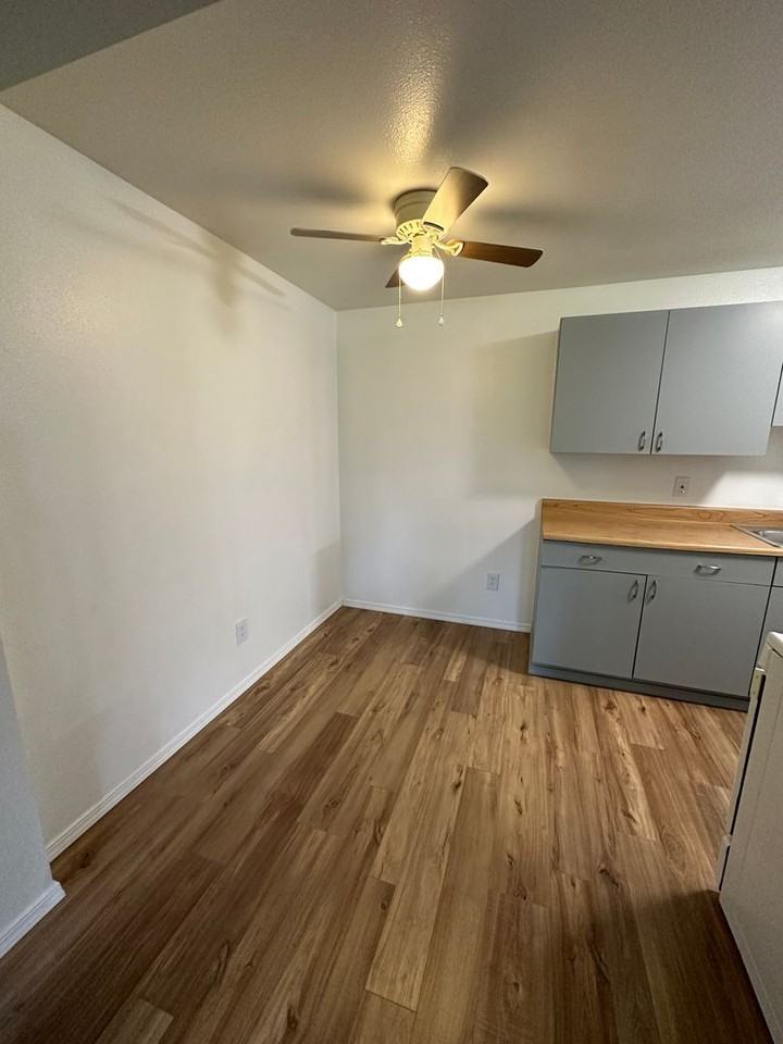 609 Shattuck Ave S #7 - Photo 6 of 10
