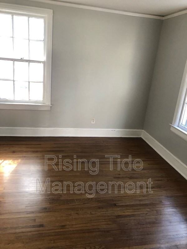 2722 Locust St - Photo 2 of 7