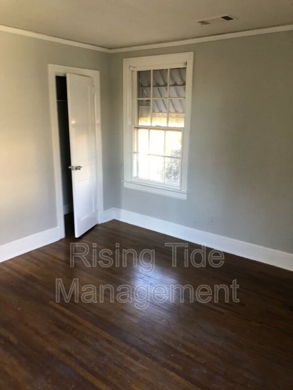 2722 Locust St - Photo 3 of 7