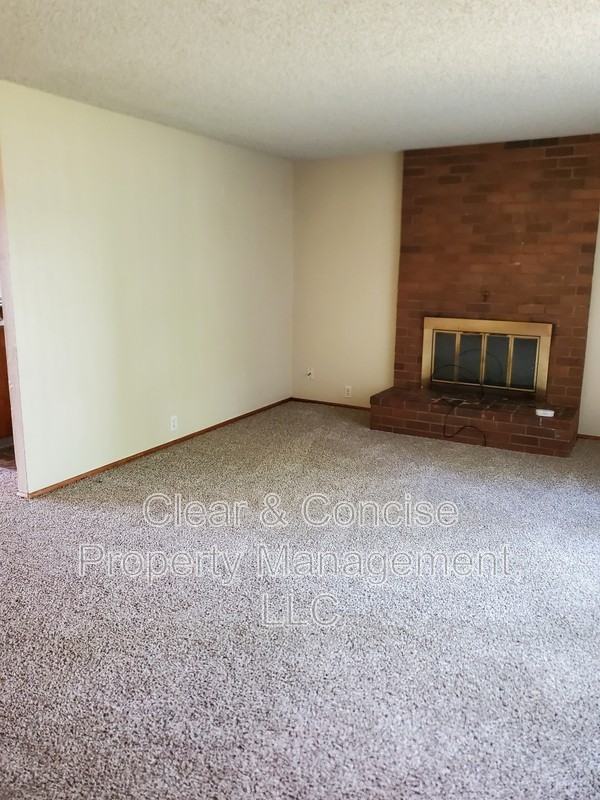 3131 Kentwood Dr - Photo 3 of 9