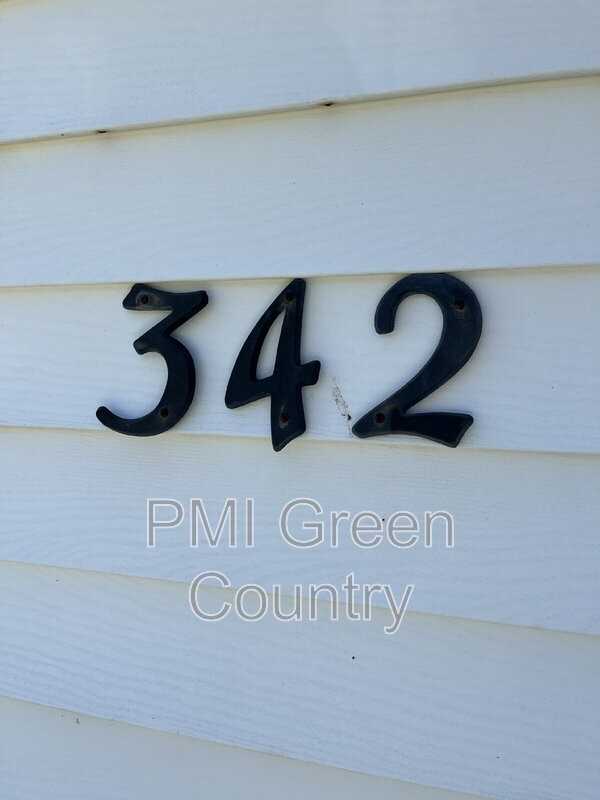 342 E Woodrow St - Photo 2 of 16