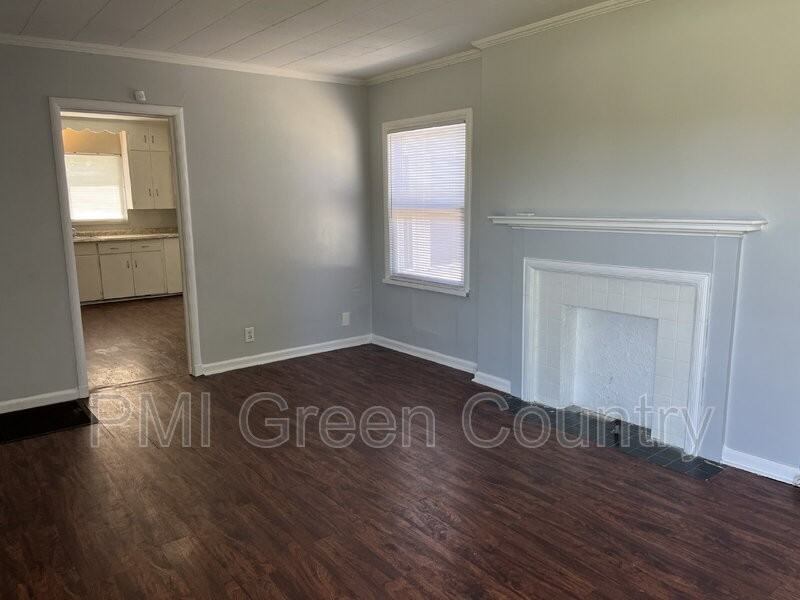 342 E Woodrow St - Photo 3 of 16