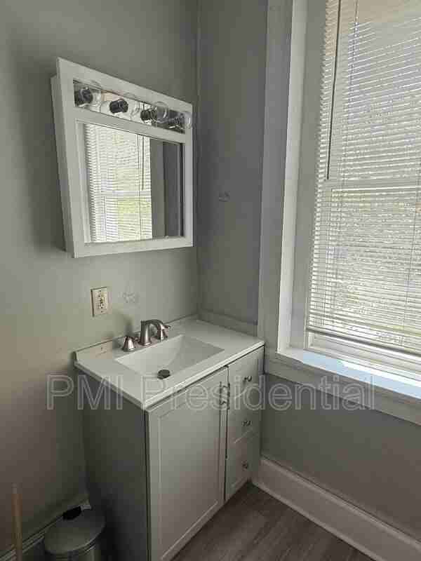 2804 E Leigh St #B - Photo 7 of 12
