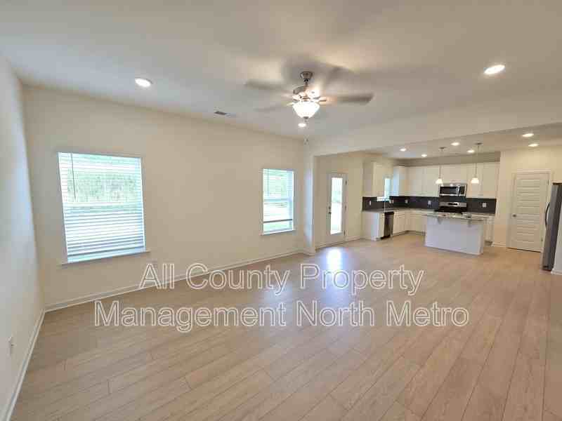 142 Hadley Way Sw - Photo 2 of 14