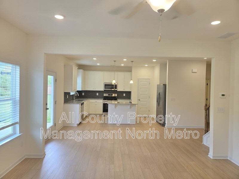 142 Hadley Way Sw - Photo 3 of 14