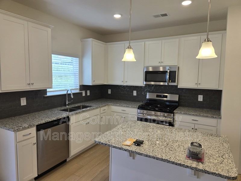 142 Hadley Way Sw - Photo 5 of 14