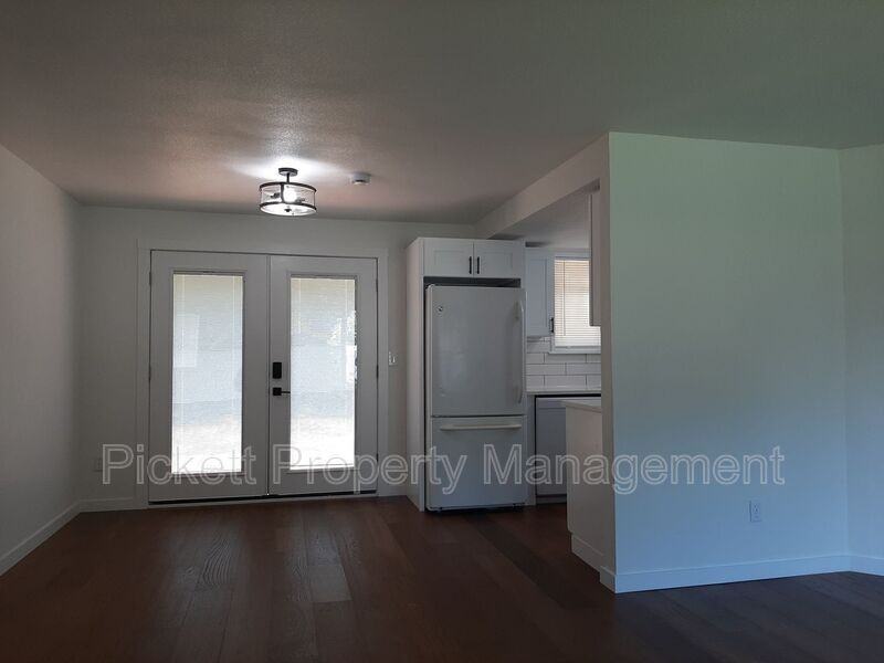 212 Ne Torval Canyon Rd - Photo 3 of 21