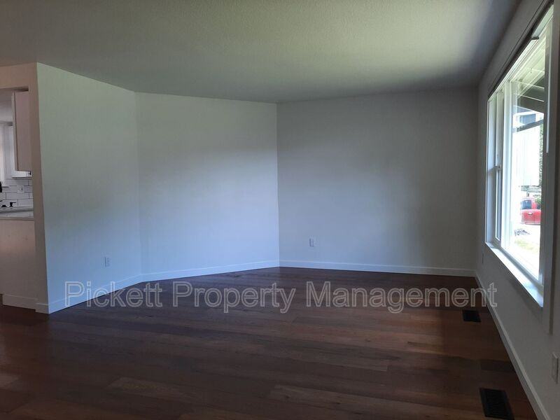 212 Ne Torval Canyon Rd - Photo 4 of 21