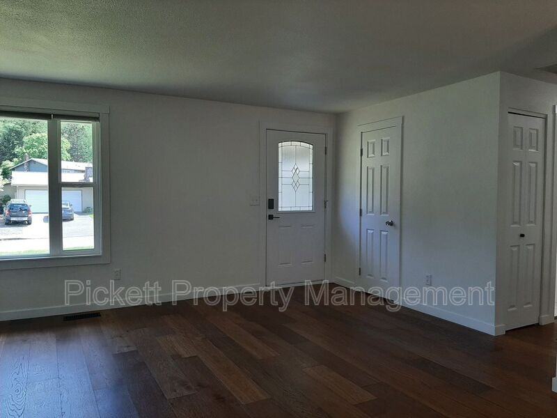 212 Ne Torval Canyon Rd - Photo 6 of 21