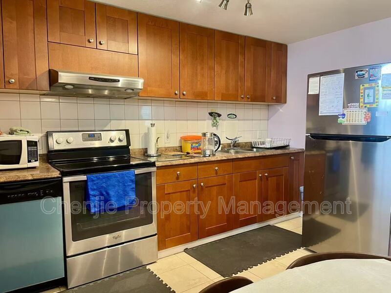 18928 99 Ave Nw - Photo 2 of 9