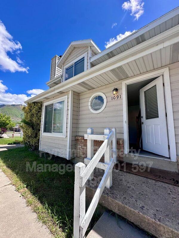 1099 Shepard Ln - Photo 2 of 33