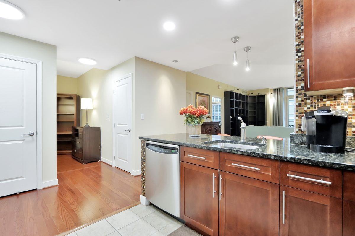 155 Potomac Psge ##415 - Photo 3 of 22