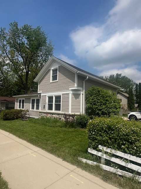 742 Elizabeth St - Photo 3 of 5