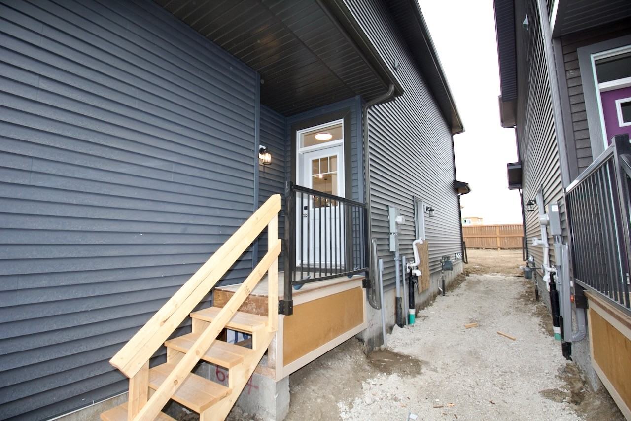 6324 27 Ave Sw Uppr - Photo 3 of 29