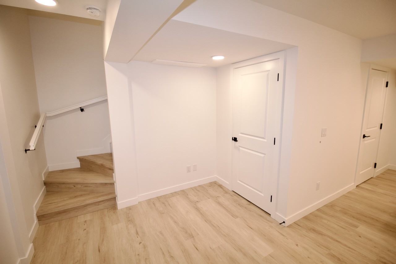 6324 Bsmt27 Ave Sw - Photo 6 of 13